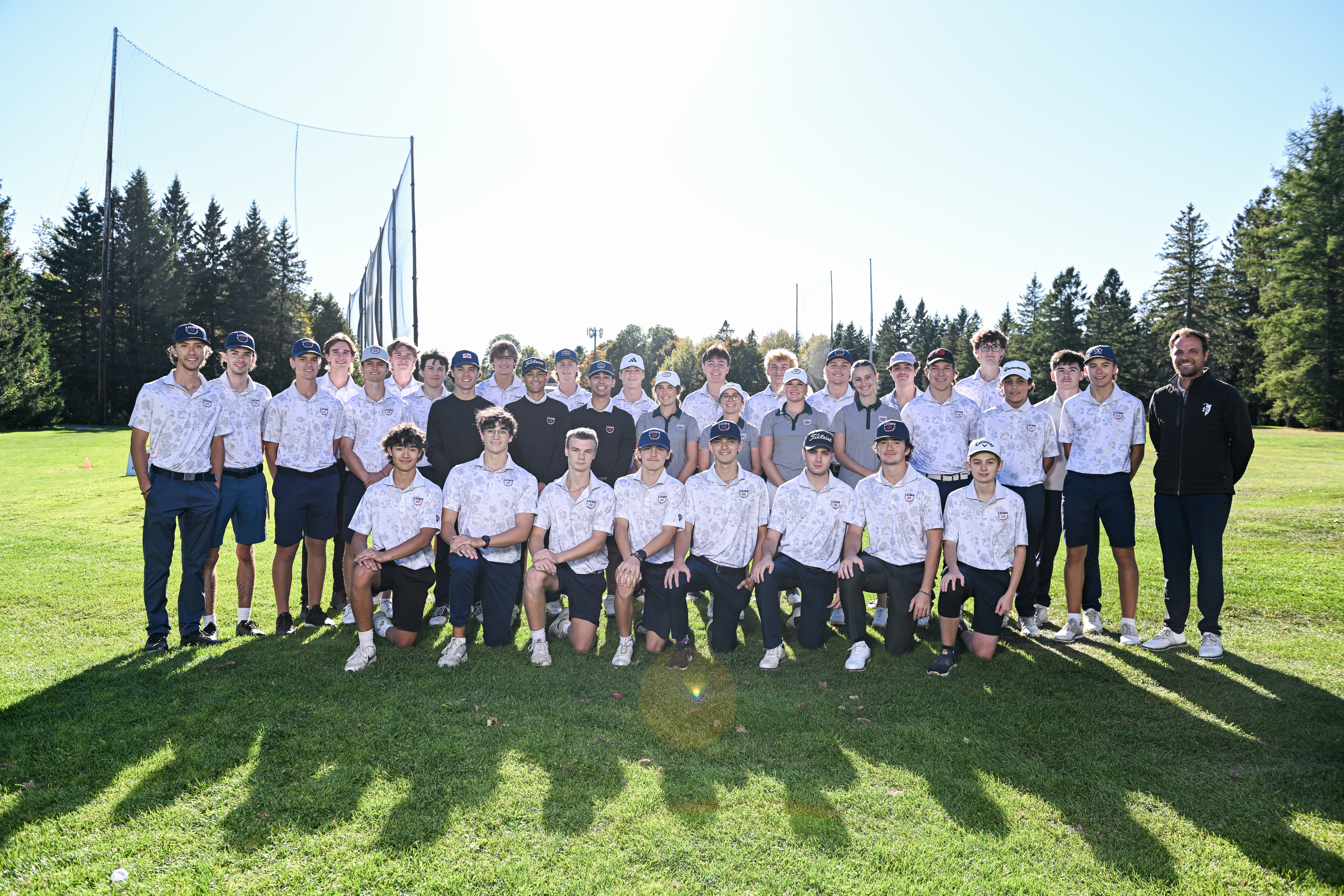 A group of golfers taking a group picture